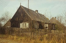 Symetryczna,szerokofrontowa, dwuizbowa chałupa konstrukcji zrębowej - Długie