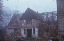 Rozbi&oacute;rka dworku zrębowo-szkieletowego z gankiem - Nowy Barkoczyn