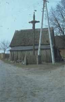 Krzyż wotywny w zagrodzie L. Sałata - G&oacute;rki