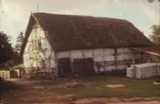 XVIII-wieczny spichlerz konstrukcji szkieletowej w dawnym folwarku klasztoru żukowskiego - Luzino