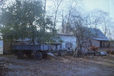 Fragment zabudowy dawnego folwarku szlacheckiego - Dąbr&oacute;wka [2]