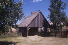 Skansen. Widok na chałupę ze Skorzewa - Wdzydze - KPE