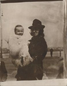 [Maria Zaborowska z c&oacute;rką Wandą (1)]