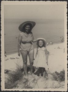 [Maria Zaborowska z c&oacute;rką Wandą (2)]