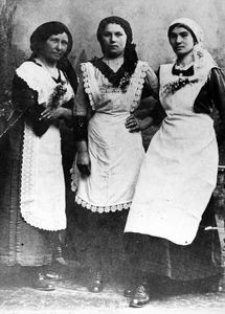 Polish girls from peasant families in labour migration working in junkier houses