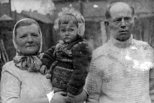 Albina and Emil Iwaniuk with their granddaughter Grazyna