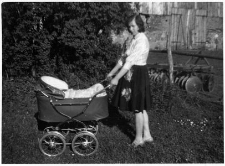 Lucyna Uzarek with her daughter Danuta in front of the barn on the farm of her parents-in-law Aniela and Franciszek Uzarek