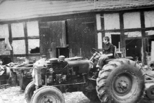 Mariusz Kiepel na traktorze
