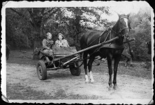 Petronela Uzarek na przejażdżce dwuk&oacute;łką