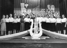 Pierwszy Zjazd Śpiewaczy V Okręgu Słupskiego i VI Okręgu Darłowskiego Związku Śpiewaczego Pomorza Zachodniego w Szczecinie. &bdquo;Ch&oacute;r Echo Objazda&rdquo; na scenie słupskiego teatru