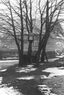 Kapliczka na słupie - Łosienice [1]