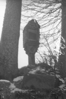 Kapliczka na słupie - Mojusz [1]