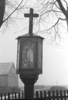 Kapliczka na słupie - Uciekanka [2]