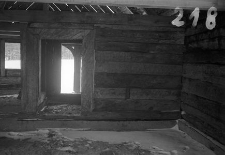 Chata zrębowa w budowie - ściana i drzwi z wielkiej izby do sieni - Piechowice [3]