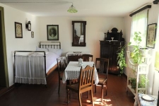 Wnętrze chaty wiejskiej w Skansenie w Klukach