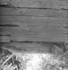 Chata zrębowa z wnęką w ścianie długofrontowej - Chrztowo