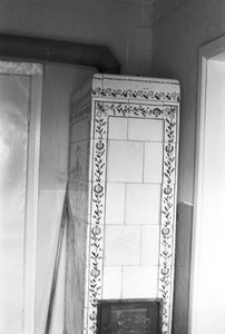 Piec kaflowy, malowany wyrobu Wł. Meissnera z 1936 r. - Strzepcz