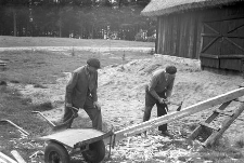 Dworek zrębowy przeniesiony z Chrztowa w budowie - Wdzydze KPE