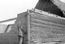 Stodoła w czasie rozbi&oacute;rki - Stare Słone