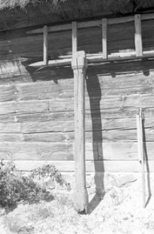 Słup w konstrukcji wnęki w budynku mieszkalnym - Dubowo