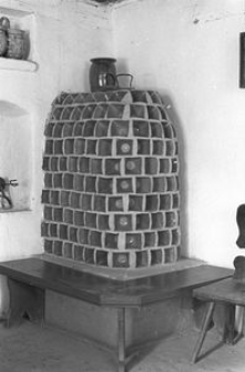 Piec ogrzewczy z kafli doniczkowych - Wdzydze