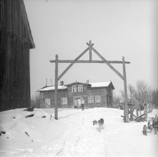 Brama w zagrodzie Rolbieckiego - Tuszkowy