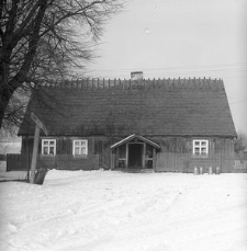 XIX wieczny dworek konstrukcji zrębowej - Trzebuń