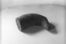 Róg ukształtowany i wstępnie obrobiony na tabakierkę w kształcie buta