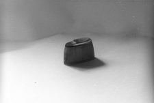 Tabakierka rogowa w kształcie skrzynki