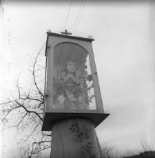 Figura kultowa w kapliczce - Raduń