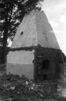 Dworek konstrukcji zrębowej (rozbi&oacute;rka) - Trzebuń