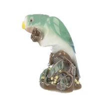 Figurka- Papuga na gałązce mimozy