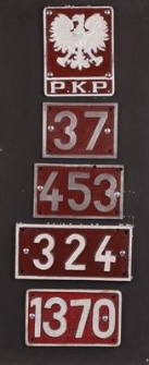 Tabliczki z oznakowaniem parowoz&oacute;w