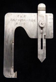 Przymiar do mierzenia zużycia grubości obręczy koła parowozowego