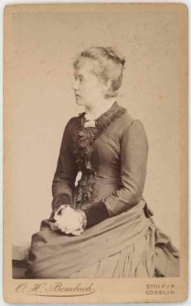 Zdjęcie kobiety - portret siedzący