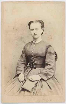 Zdjęcie kobiety - portret siedzący