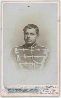 Zdjęcie mężczyzny, żołnierza w mundurze 5. Regimentu Huzarów w Słupsku - popiersie