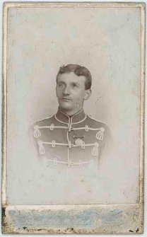Zdjęcie mężczyzny, żołnierza w mundurze 5. Regimentu Huzarów w Słupsku - popiersie