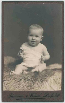 Zdjęcie małego dziecka - portret siedzący