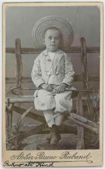 Zdjęcie chłopca - portret siedzący