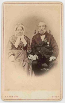 Zdjęcie starszego małżeństwa - portret siedzący