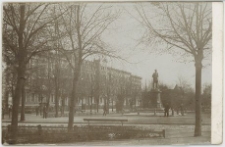 Park wraz z pomnikiem Bismarcka pomiędzy obecnymi alejami Sienkiewicza (wówczas Bismarckplatz)