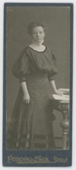 Zdjęcie kobiety - portret całopostaciowy