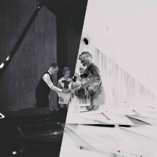 Halina Czerny-Stefańska z dziećmi ze Szkoły Muzycznejw Słupsku