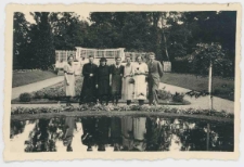 Bronisław Kostkowski z rodziną - ogr&oacute;d r&oacute;żany w Grudziądzu