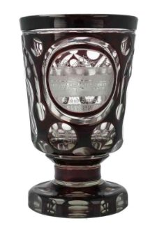Kielich z dużym medalionem