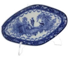 P&oacute;łmisek romboidalny ze sceną muzyczną w rokokowym ornamencie