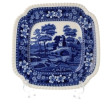 Kwadratowy p&oacute;łmisek z motywem pejzażu z mostkiem