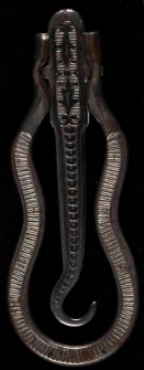 Haczyk do zapiania guzik&oacute;w (esowaty)