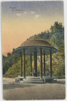 Pocztówka kolorowa ukazująca tzw. Świątynię Kollatha «Zoppot. Am Menzelweg»